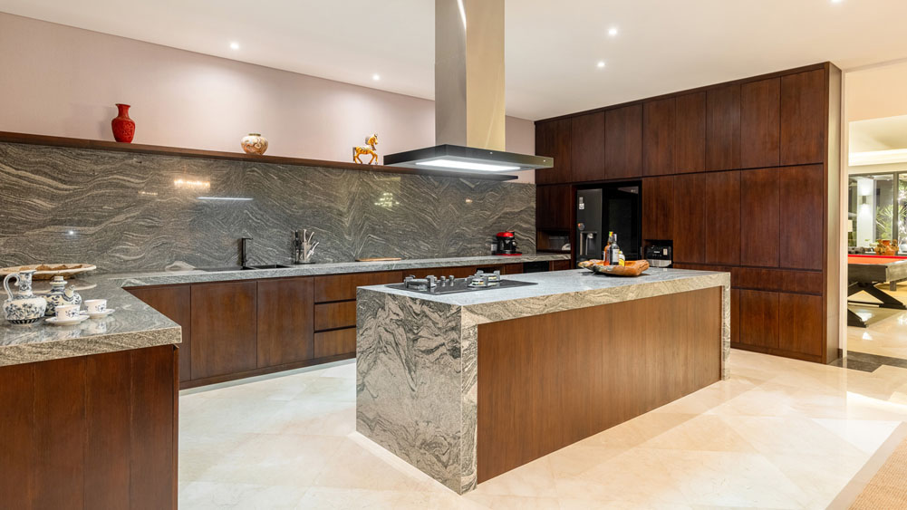 Tirtha Bayu Villa I - Well-appointed kitchen